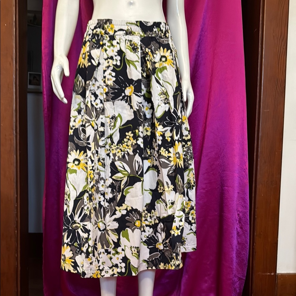 NWT Isaac Mizrahi size small Floral Midi Skirt in Black and Yellow
